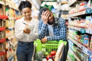 الفجوة في الإنفاق ترتبط بعادات مكتسبة أكثر من ارتباطها بالدخل أو الذوق