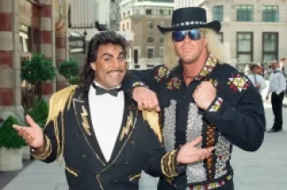 المصارع مارك هيلدريث (يمين) توفي عن 66 عاما