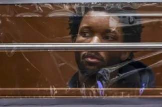 ديفيد أنتوني بيرك، المعروف باسم d4vd، خلال جلسة استماع لتوجيه الاتهام إليه بقتل سيليست ريفاس هيرنانديز