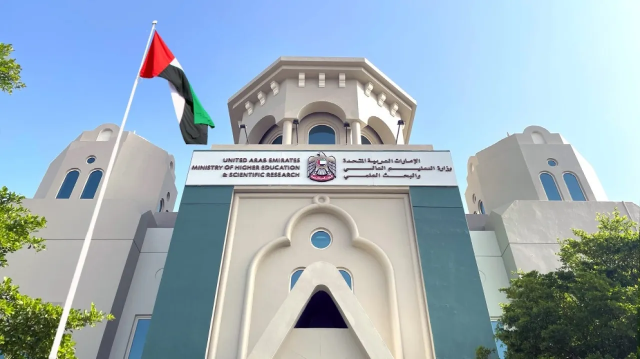 الإمارات: تحويل الدراسة إلى التعلم عن بُعد #عاجل 