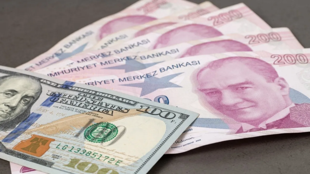 الليرة التركية عند مستوى متدن قياسي بعد حكم قضائي ضد المعارضة 