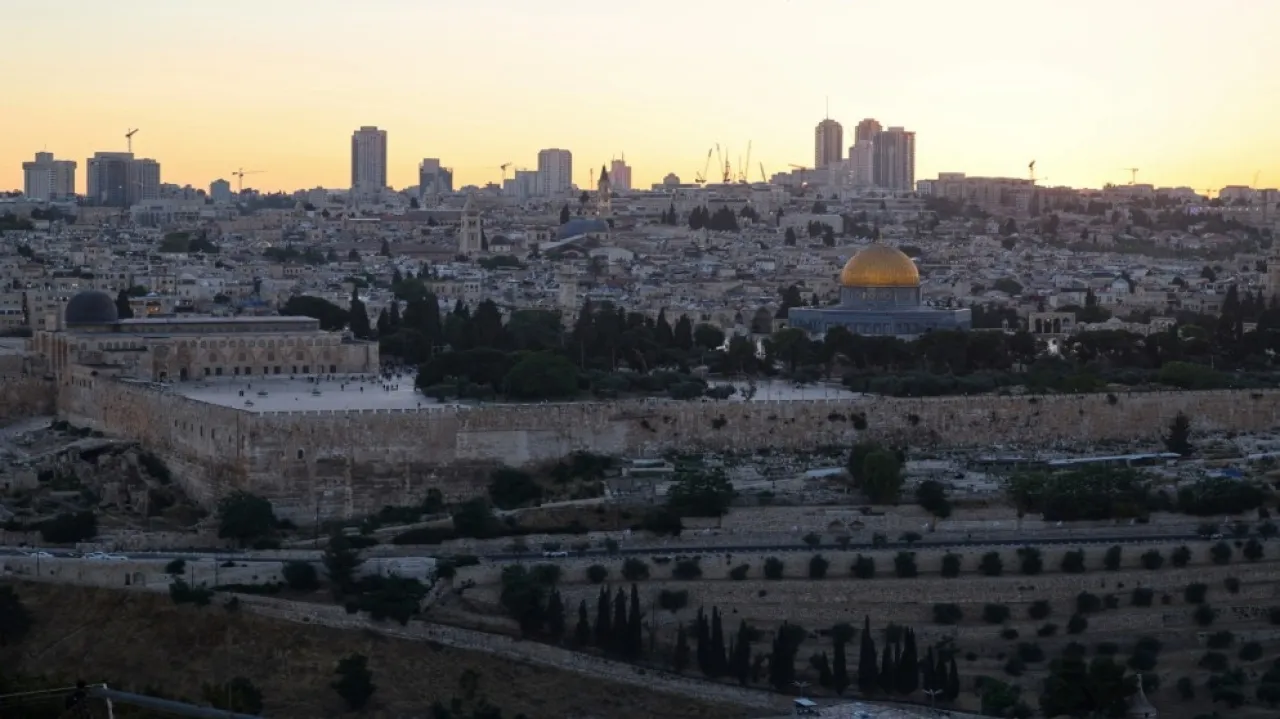 رغم تضييق الاحتلال الإسرائيلي.. 140 ألف مصلٍّ يؤدون صلاة عيد الأضحى في المسجد الأقصى #عاجل 