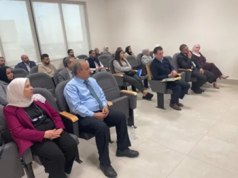 كلية التمريض في جامعة الزيتونة تنظم دورة متقدمة في تحليل تخطيط القلب لطلبة الماجستير