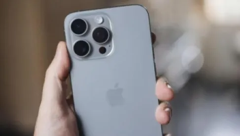 حل مشكلة تعتيم شاشة iPhone تلقائيا.. أسباب وطرق سريعة