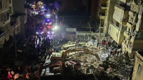 استشهاد 12 شخصا بينهم مسعف وطفلان بغارات إسرائيلية على جنوب لبنان
