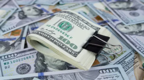 الدولار يرتفع مع تصاعد التوتر بين الولايات المتحدة وإيران