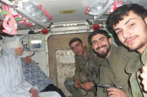 سيلفي جندي إسرائيلي يعيد فتح ملف المفقودين في غزة