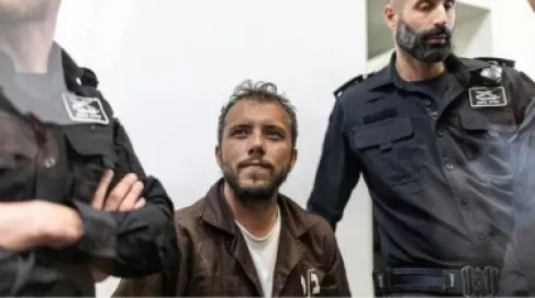 إسرائيل ترحّل ناشطَين كانا على متن (أسطول الصمود)