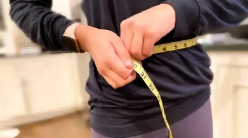 السمنة .. ماذا يعني أن تكون نحيفاً من الخارج وبديناً من الداخل؟