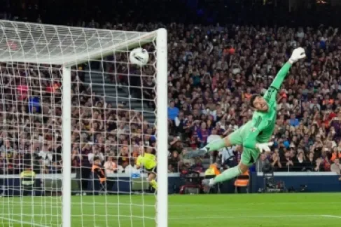برشلونة يحسم الكلاسيكو ويتوج بلقب الدوري الإسباني