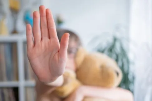 هل تربي ابنك ليرضيك؟ 7 عادات سامة يمارسها الآباء دون وعي