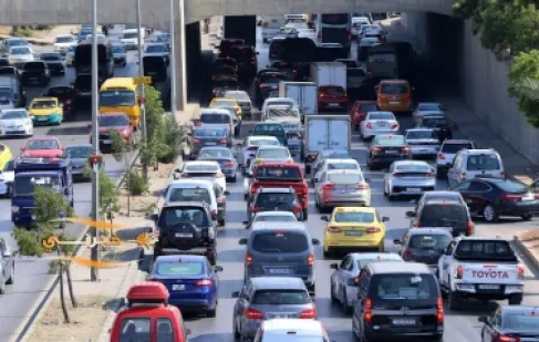 فعالية طلابية تتسبب بأزمة سير خانقة قرب الدوار الثالث في عمان