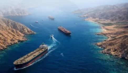 أمريكا تتوقع استئناف الملاحة تدريجياً في مضيق هرمز بدءاً من يونيو