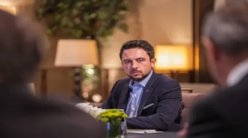 ولي العهد يؤكد أهمية المشاريع التي توظف الحلول التكنولوجية لمعالجة ازدحامات المرور