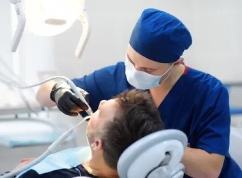 المجلس الطبي الأردني: أطباء الأسنان غير مؤهلين لممارسة الحقن التجميلية
