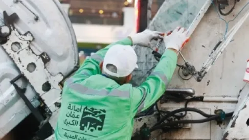 الأمانة: عمال وطن يواجهون الفصل لتعمدهم عدم تفريغ الحاويات
