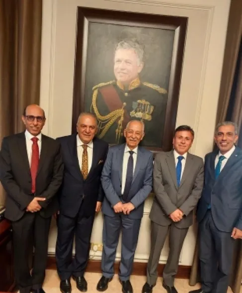 وفد من نقابة الفنانين الأردنيين يزور الديوان الملكي الهاشمي