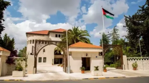 الأردن.. إحالة موظفين حكوميين إلى التقاعد وإنهاء خدمات آخرين