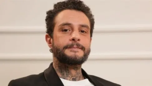 أحمد الفيشاوي يثير الجدل بصورة مع فتاة: وجدت ملكتي الصغيرة