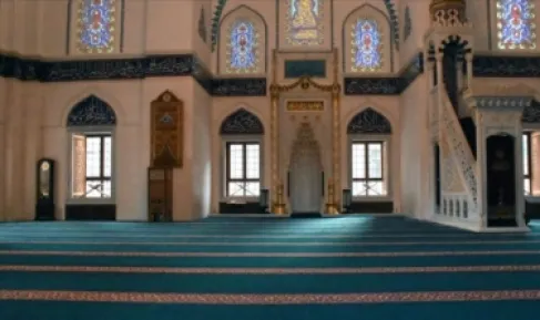 أوقاف إربد: أحداث تصرفوا بشكل غير لائق داخل مسجد .. وتعهد بعدم تكرار ذلك