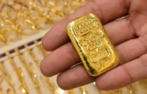 عربي وأوروبي يحاولان الاحتيال على أردنيين بأونصة ذهب مقلدة - فيديو