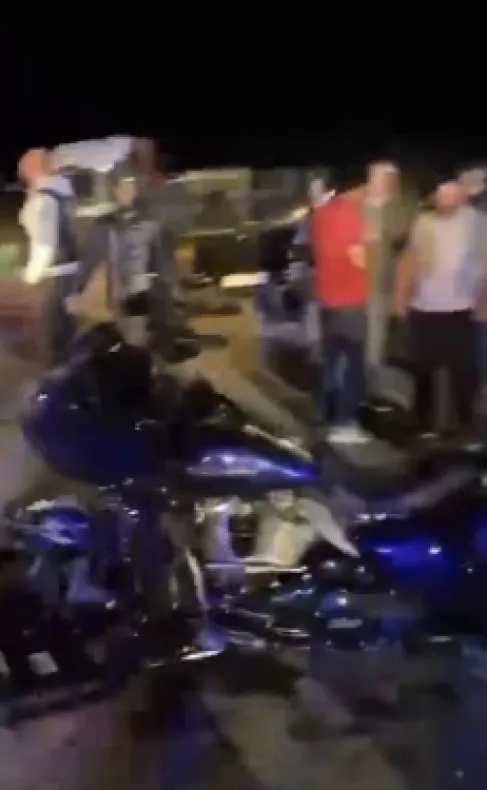 وفاة و9 إصابات إثر تصادم بين (بكب) و5 دراجات نارية في المفرق - فيديو