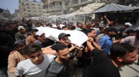 3 شهداء ومصابون بقصف للاحتلال الإسرائيلي على دير البلح في قطاع غزة