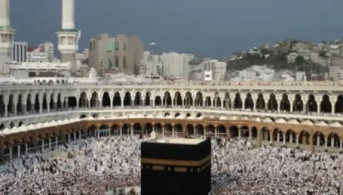 أصوات الحرمين: أشهر مؤذني ومقرئي مكة والمدينة الذين ارتبطت أصواتهم بموسم الحج