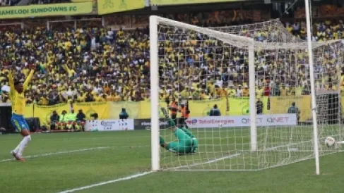 ماميلودي يهزم الجيش الملكي في ذهاب نهائي دوري أبطال أفريقيا