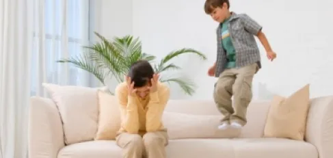 العلاقة بين الثرثرة واضطراب فرط الحركة.. ماذا يقول الخبراء؟