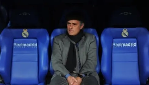 متى يعلن ريال مدريد تعاقده مع مورينيو؟