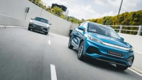 BYD توسّع هيمنتها الأوروبية بطفرة مبيعات وشحن خارق للسيارات