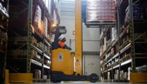 حرب إيران تضغط على اقتصاد بريطانيا وتجمّد التوظيف والاستثمار