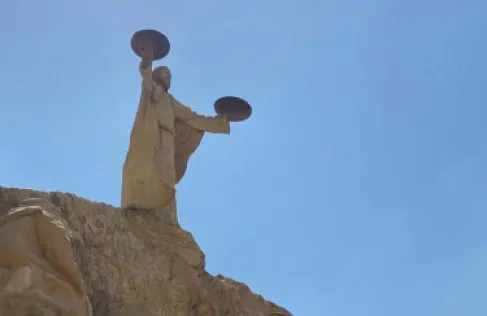 حفل صاخب داخل دير مسيحي يثير موجة غضب في مصر (فيديو)