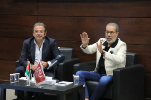 الكاتب العربي مدحت العدل في 