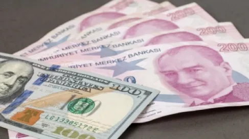الليرة التركية عند مستوى متدن قياسي بعد حكم قضائي ضد المعارضة