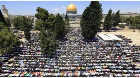 70 ألفا يؤدون صلاة الجمعة في المسجد الأقصى