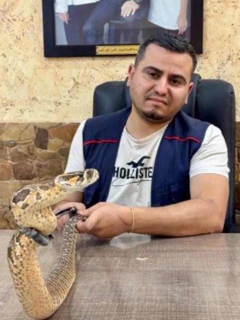 أفعى فلسطين من يجرؤ من البشرية على سرقة هويتها البرية
