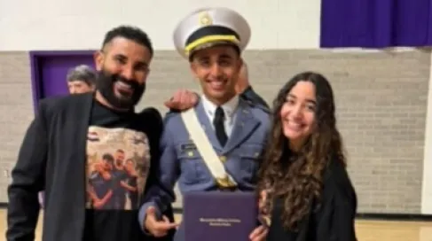 أحمد سعد يفاجئ ابنه بسيارة في حفل تخرجه.. ويعلق 