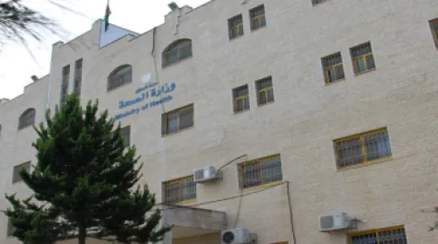 أزمة دوائية خانقة تهدد بانهيار النظام الصحي الفلسطيني