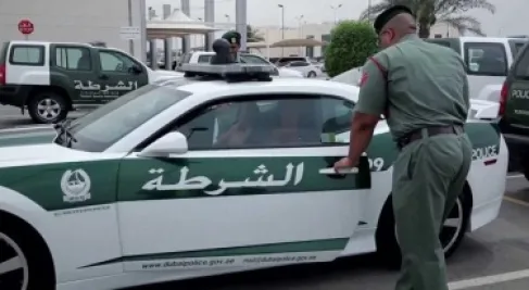 دبي : ضبط متورطين في شجار بالسلاح الأبيض ومصور الواقعة