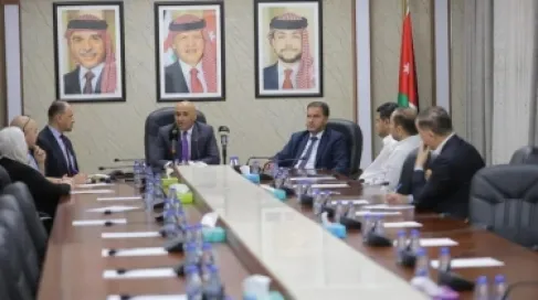 الصحة النيابية تبحث تحديات الصيادلة وأطباء الأسنان