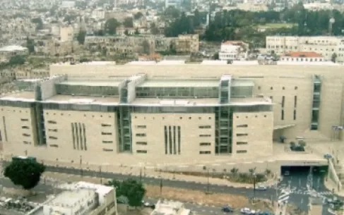 إعلام عبري يهاجم القضاء الإسرائيلي بعد حكم مخفف بحق شاب من حيفا