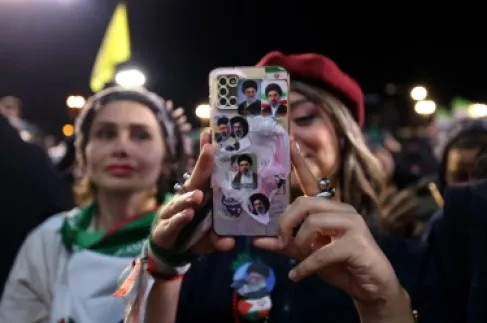 إيران تقرر إعادة خدمة الإنترنت بعد انقطاع طويل