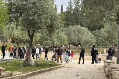 في يوم عرفة.. مئات المستوطنين يقتحمون المسجد الأقصى