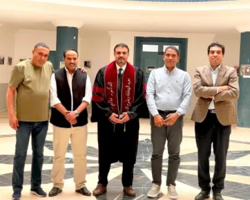 الصحافي حاكم الخضير ينال الدكتوراه من جامعة منوبة التونسية