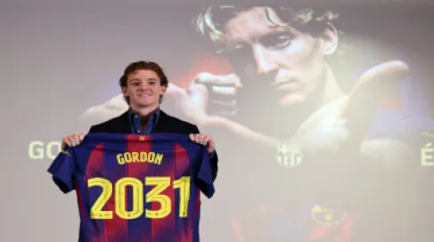 برشلونة يضمّ الإنجليزي غوردون من نيوكاسل