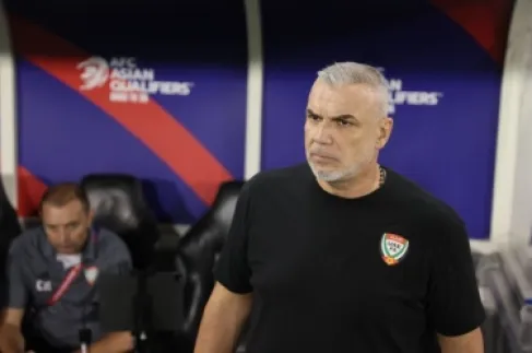اتحاد الكرة الإماراتي يقيل المدرب الروماني كوزمين