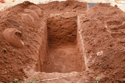 العثور على جثة رضيع مدفون في البلقاء