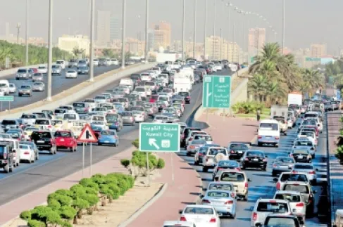 الكويت: ترحيل الوافدين فورًا عند تجاوز 150 كم/ساعة